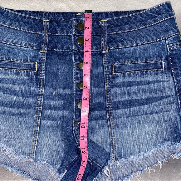 🚫SOLD🚫 AE High Rise Button Fly Frayed Shorts - Picture 5 of 8